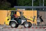 Mietbaumaschine: Ein kramer Allrad 350 Radlader bei der Neugestaltung der Au�enanlagen des Bhf.
