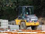 �lterer KramerAllrad Typ? Radlader (Interne Nr.521) der Baufirma STRABAG, 02.09.10 Baustelle am Bhf.
