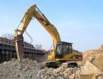 CAT 320D L beim Abri� des alten S-Bhf.
