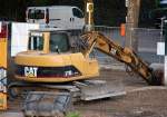 Selten auf Baustellen zu sehen, ein CAT Typ 311C U (Leasingbaumaschine) am 09.10.09 auf der Baustelle neben dem S-Bhf.