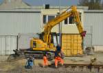 HKL Mietbaumaschine, ein KOMATSU PC 138US raupenbagger am 03.04.14 Höhe Berlin Warschauer Str. Gleisbauarbeiten.   