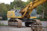 Hier noch mal aus der N�he, der NEW HOLLAND Raupenbagger E 485 der Fa.
