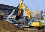 NEW HOLLAND E215B Raupenbagger der Fa. DETRAHIMUS am 24.03.15 Großbaustelle Berlin-Ostkreuz.