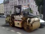 Eine BOMAG BW 174 AP Tandemwalze der Fa. EUROVIA am 30.05.12 Berlin-Pankow.