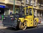 BOMAG Tandemwalze BW 174 AD mit Streutrichter im Feb.2007 Florastr.