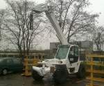 Von der anderen Seite nochmal der moderne MERLO PANORAMIC Teleskopalder, 12.12.13 N�he Berlin S-Bhf. Landsberger Allee.