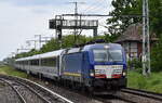 DB Fernverkehr AG [D] mit der geleasten BRCE Vectron  X4 E - 639  [NVR-Nummer: 91 80 6193 639-2 D-DISPO] und EC aus Polen Richtung Berlin Hbf. am 22.05.26 H�he Berlin-Karlshorst.