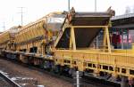 Materialf�rdereinheit Typ MFS 100 (MFS 102 u.a.) von P&T der DB Bahnbaugruppe am 15.02.12 in einem Bauzug 15.02.12 Bhf.