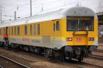 Steuerwagen der DB Netz Instandhaltung zur Fahrwegmessung eingestellt als Scheres Nebenfahrzeug mit der Nr.97 86 21 40117-0 Dienst mzf 321 am Haken von 110 169-0 hinter dem RAILab2, 14.03.12 BHf.