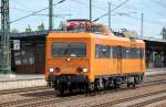 ORT 708 330-4 bei der Durchfahrt im Bhf.