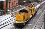 DB Netz mit 203 302-5 und OBW 10 am Haken Richtung Berlin-Wedding, 17.01.13 Berlin-Beusselbr�cke.