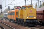 DB Netz mit 203 313-2 und ORT 708 330-6 am Haken bei der Durchfahrt im Bhf.