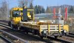 DB Netz mit GAF 100 R + Flachwagen voraus am 20.02.15 Berlin-Karow.