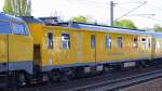 Ist mir meistens bisher gar nicht aufgefallen, hier sieht man ganz gut wie der Schienenprüfzug der DB Netz arbeitet, der Wagen D-DB 99 80 93-60 005-9 Fahrwegmessung tastet mit dem Laserstrahl den