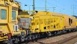 Sieht aus wie ein Förderband- und Silofahrzeug für Gleisschotter (SKW 02)von Plasser & Theurer, dieser Spezialwagen am Schnellumbauzug SUM 315  Büffel  der DB Bahnbau Gruppe am 17.09.15