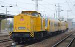 Der ungewönhnliche Gleismesszug (Fahrwegmessung) der DB Netz mit der am Ende des Zuges befindlichen Wendezuglok 203 312-4 gezogen von 203 308.2 am 30.10.15 Bhf.