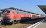 218 832-4 mit einer DB-Nachtwagengarnitur abfahrbereit Bhf.