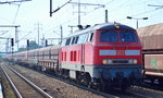 DB Fahrwegdienste mit 218 139-4 und einem Ganzzug Drehgestell-Flachwagen (leer) am 14.09.16 Bf.