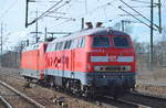 Lokzug, 218 839-9 hing am Haken von 101 063-6 am 22.03.17 Durchfahrt Bf.