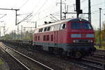 DB Fahrweg Dienste mit ihrer 218 249-1 und einer Reihe leerer Drehgestell-Flachwagen am 16.10.17 BF.