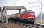 232 693-2 mit Kesselwagenzug Richtung Innenstadt, 13.02.13 Berlin-Pankow.