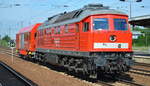 Gleich zweimal durchfuhr heute in die jeweils andere Richtung 232 587-6 mit einem nagelneuen Hilfszugwagen der DB Netz Notfalltechnik den Bf.