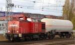 298 303-9 mit einem Gasdruckkesselwagen aug �bergabefahrt am 05.11.13 Berlin-Springpfuhl.