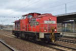 298 329-4, bei diesen Lichtverhältnissen wirkte die Beschmierung optisch irgendwie wie ein Haut Tattoo, am 30.01.18 Bf. Flughafen Berlin-Schönefeld.