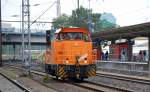 M�glichweise eine Trainingsfahrt, die von der DB gemietete northrail Lok (98 80 3352 103-6 NTS) mit reichlich Personal an Bord Richtung N�ldnerplatz Lokabstellplatz am Rande des Bhf.