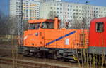 Die northrail 352 002-0 der DB rangiert ein Regiozug im Bereich des Bf. Berlin-Lichtenberg (Bild aus dem Bahnfenster) am 16.02.17
