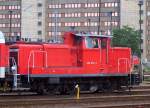 Eine von einer Reihe in Berlin-Lichtenberg t�tigen Rangierlokomotiven, der BR 362 + 363 ist 362 878-1, Sommer 2007 Bhf.