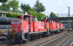 Lokzug: 296 041-7 hat 363 111-6 + 363 147-0 am Haken, Vorbeifahrt am 20.06.17 Bf. Hamburg-Harburg. 