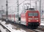 EC 176 nach Hamburg mit 101 071-9 Richtung Berlin-Spandau, 07.12.10 Berlin-Beusselstr.