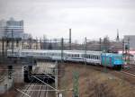 Nachdem kurz zuvor die 101 070 mit dem Manheimer Adler in die andere Richtung mit PbZ aus Grunewald kam ist hier die farblich ramponierte Unicef 101 016-4 mit dem Berlin-Warschau-Express Wagengespann