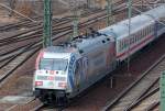 101 144  Herthalok  mit IC/EC Wagen aus Deutschland/Tschechien Richtung Berlin-Wedding, 08.04.13 Berlin-Putlitzbr�cke.