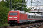 101�r Tandem mit 101 098-2 vorne dran und 101 074-3 hintendran bei der Durchfahrt Bhf.