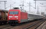 EC ? mit 101 012-3 mit Berlin-Warschau-Express Wagengarnitur am 21.11.13 Durchfahrt Bhf.