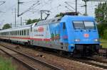 Eigentlich war ich happy unerwartet auch mal die relativ neue Märklin Werbe 101ér (101 071-9) mit IC-Wagengarnitur zu erblicken! Aber wie so oft schon in den Vorjahren stelle ich mir die