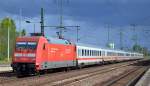 101 105-5 mit IC-Wagengarnitur (leer) am 07.09.15 Bhf.