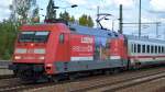 101 080-0 mit IC-Wagengarnitur (leer) am 26.09.15 Bhf.