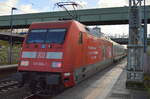 IC 2425 aus Stralsund mit der 101 094-1  Wir arbeiten hart für jede Sekunde Pünktlichkeit # zukunftbahn  als Schublok am 17.11.17 Richtung Bf.