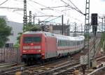 IC 2355 mit 101 055-2 kommt die Trasse aus Richtung Berlin-Hbf.