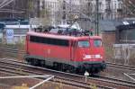 110 493-4 Richtung Berlin-Wedding, 03.12.11 Berlin-Putlitzbr�cke.