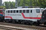 110 511-3 der Fahrzeuginstandhaltung GmbH der DB Werk Dessau zwischen den EGP-Loks ES 64 U2-002 + 109 028-1 am 09.08.10 zur Abfahrt bereit am Gbf.