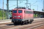 115 205-7 bei der Durchfahrt im Bhf.