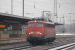 115 346-9 auf dem Weg zu neuen Aufgaben durcheilt den Bhf.