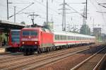 Ein IC im Sandwich-Verfahren mit vorne 120 122-7 und hinten dran 101 003-2 am 29.04.11 bei der Durchfahrt im Bhf.