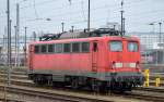 140 537-2 pausiert im Betriebsbereich des Bhf. Berlin-Lichtenberg, 21.01.15