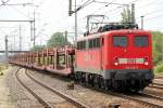 140 790-7 mit einem Leerzug PKW-Transportwageneinheiten bei der Durchfahrt im Bhf.
