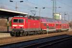 RB14 aus Senftenberg kommt mit 143 233-5 im Bhf.
